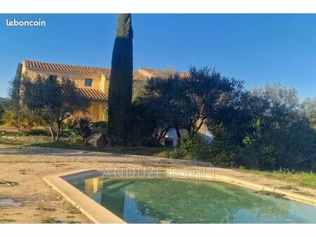 maison 9 pièces 275 m²