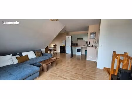 à vendre – duplex inversé lumineux avec terrasse et garage – bruz (vert buisson)