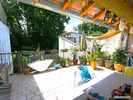 3 chambres garage terrasse cour piscine