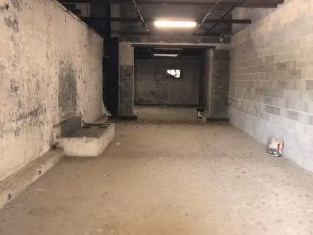 entrepot nimes avec quai de chargement