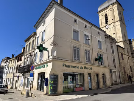 immeuble avec commerce et appartement à marmande 47200