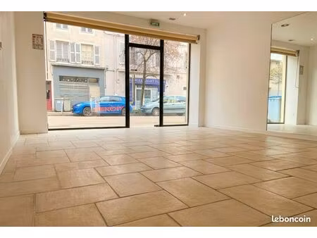 local commercial 55 m² rue des salines