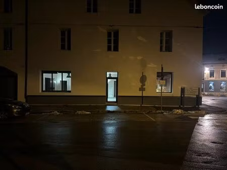 local commercial au centre-ville saint-laurent-en-grandvaux