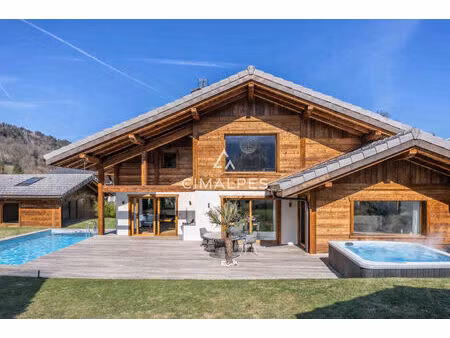 chalet récent 4 chambres - piscine extérieure