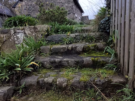 a vendre maison avec gite  proche mer  terrain clos et arbor