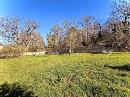 terrain a batir - 1140 m2 - le val larrey