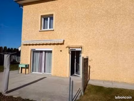 maison mitoyenne très bien exposée