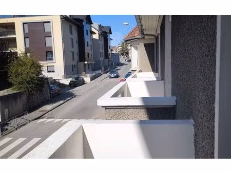 location appartement  93 m² t-4 à la roche-sur-foron  1 205 €