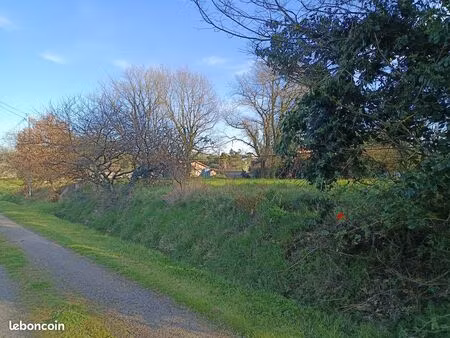 à vendre - terrain de 1 097 m² dont 500 m² constructible à pujaudran (32) - 135 000