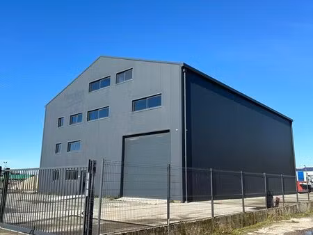 entrepot a vendre 1600m2 zi chef de baie