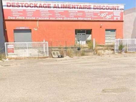 local commercial 1000 mètre carré avec parking