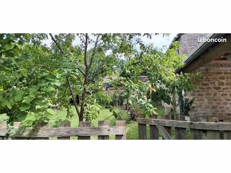 maison de village avec jardin arboré