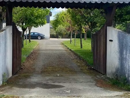 agréable maison 6 pièces grenier aménageable bel étang et grand hangar sur grand terrain d