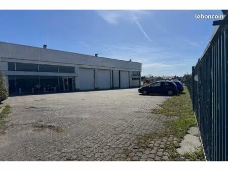 bâtiment 600m2 avec parking