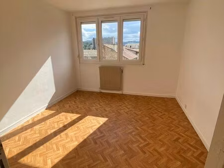 appartement t3 - appartement 77 m² à firminy – 2 chambres avec garage