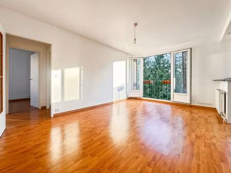 appartement 3 pièces très lumineux proche rer   bièvres  dpe d