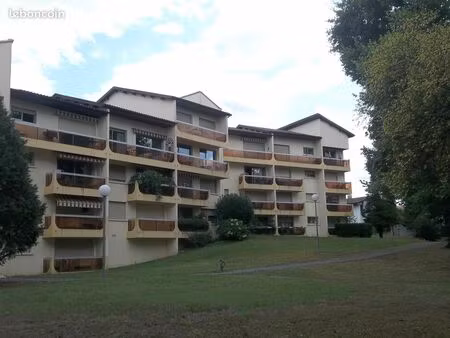 appt devant le lac de christus