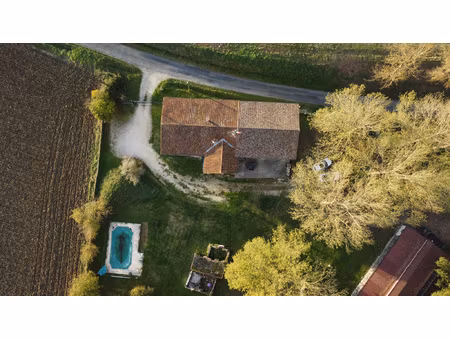 maison d'habitation avec appartement indépendant et piscine