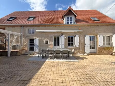 ouges longère en pierres à vendre  5 chambres  espace mezzanine  cour