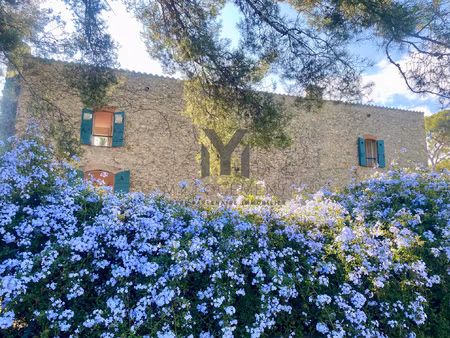 longère vieilles pierres à renover proche de la mer à sanary