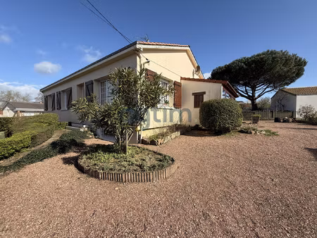 maison familiale 4 chambres avec sous-sol complet beau pot