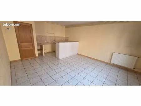 appartement t2 42 m² traversant