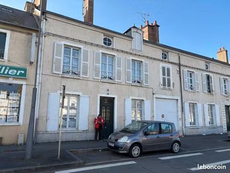 immeuble en copropriété composée de deux appartements loués + dépendances et jardin