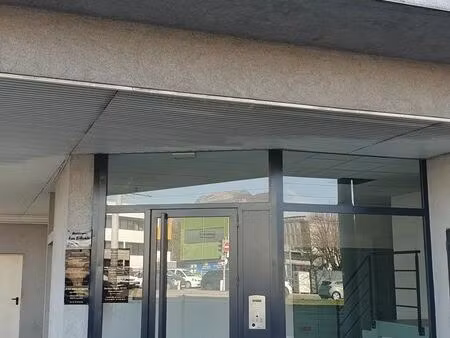 local commercial 179 m² seyssinet-pariset