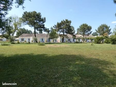 propriété 53 pièces 900 m²