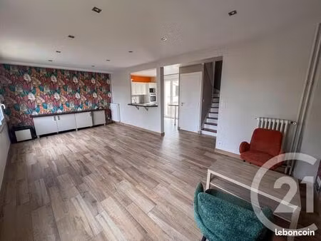 maison 4 pièces 382 m²