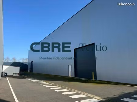 local d'activite 900 m² veigné