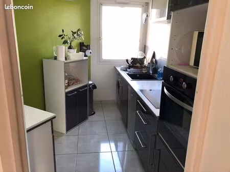 t2 traversant 52 m² + balcon sud 10 m² + parking – tram place du relais 3 min