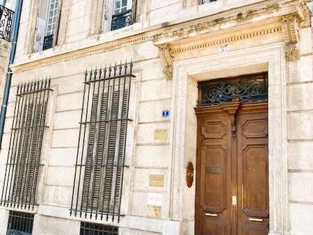 loue bureau indépendant 14 m2 rdc sur cour - cours j. thierry 13001 marseille