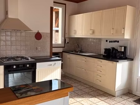 en centre village appartement en rez-de-chaussée