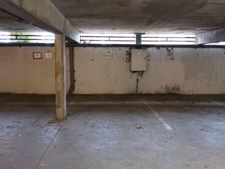place de parking couvert