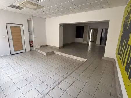 local commercial 106 m²