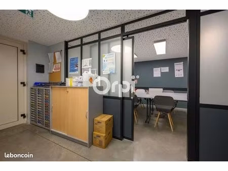 local bureaux 102 m²