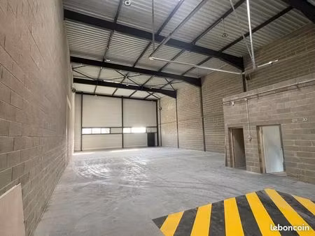 local d'activité 1 200 m²