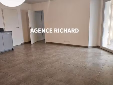 location appartement 3 pièces 65 m² à six-fours-les-plages (83140)