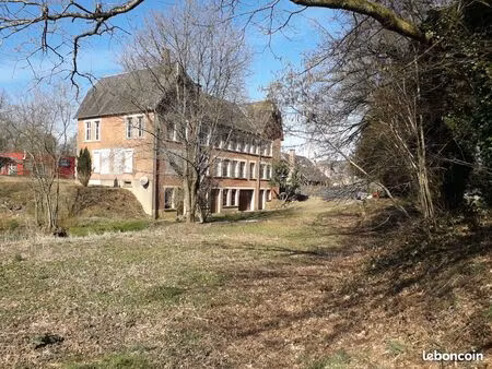 immeuble de 1000 m2 avec terrain de 7000 m2