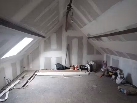 maison rénovée à fort potentiel – 3 chambres – jardin – stationnement