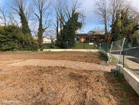 joli terrain dans le haut floirac