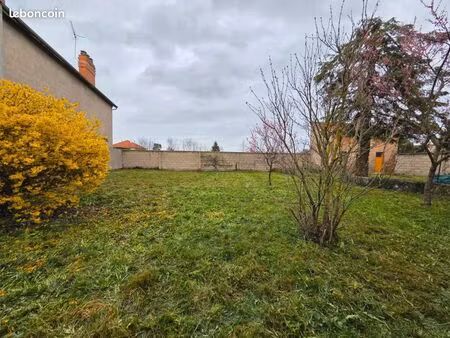 terrain viabilisé constructible 418 m2 maringues