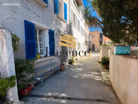 maison de village à la farlède avec extérieur et stationnement privatif