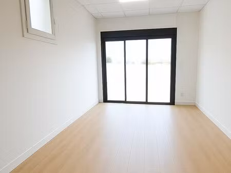 box - entrepôt - dépôt et bureaux