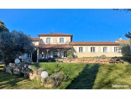 propriété 8 pièces 278 m²