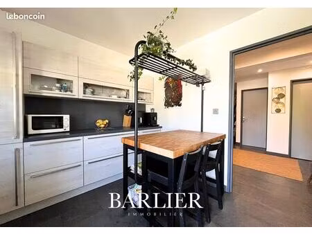 appartement 3 pièces 81 m²