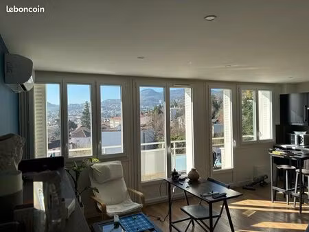 f3 climatisé dernier étage sans vis-à-vis