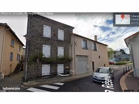 a découvrir ce bel immeuble de style  à lempdes à 8 kms de clermont ferrand (autoroute) av