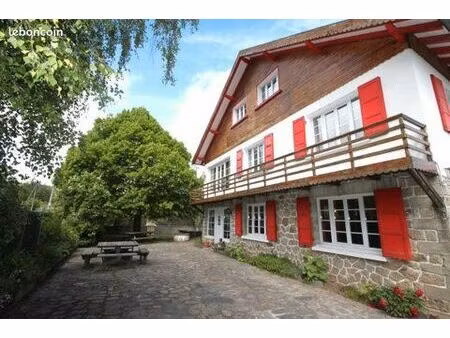 grande maison avec dépendances